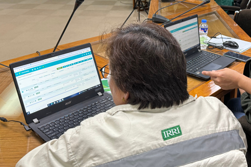 Blessilda Enriquez, IRRI, exploring the Experiment Manager tool during one of their activities of the training