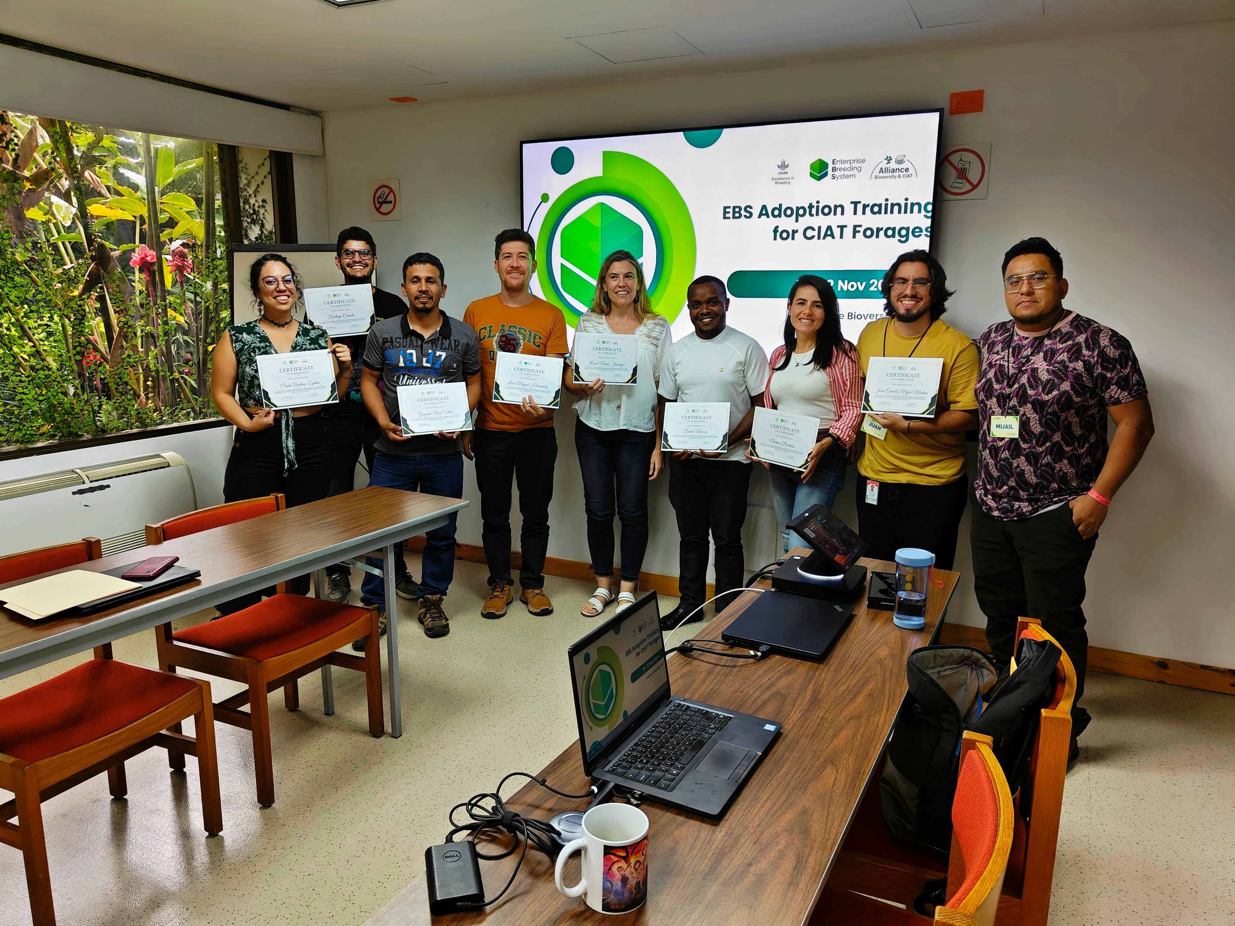 (R-L) Mijail Javier with the participants of the EBS end user training for CIAT Forage programs